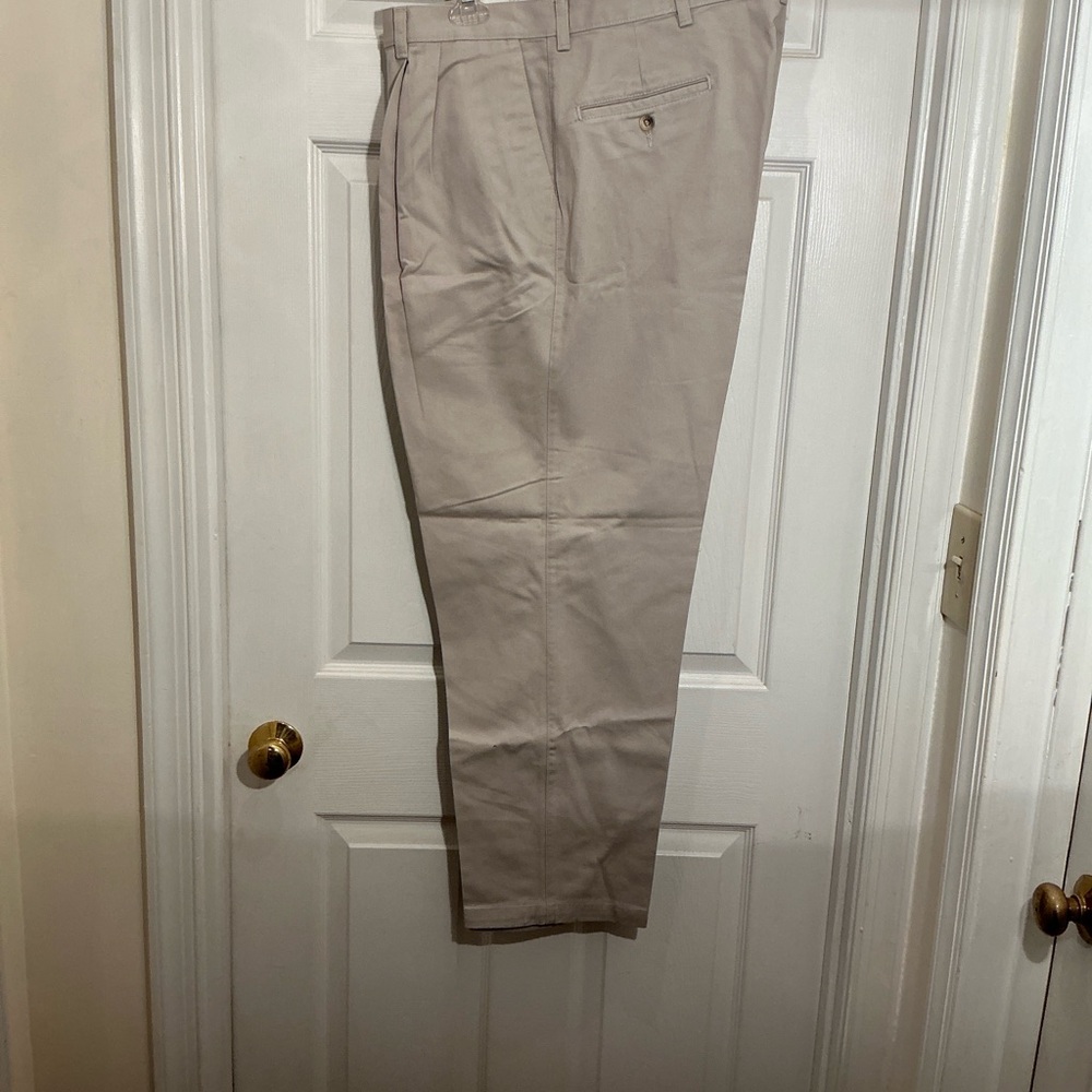 NWT Timber Creek by Wrangler Khaki Pants Mens 40x29 Wrinkle Resist - Picture 3 of 3